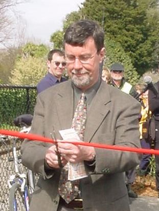 Mayor Garry Moore cutting a ribbon