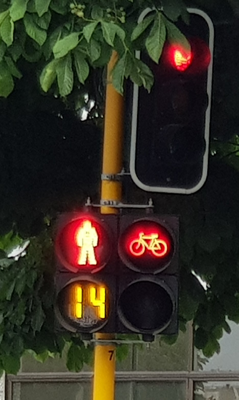 Example of a two-aspect ped'n/cycle signal