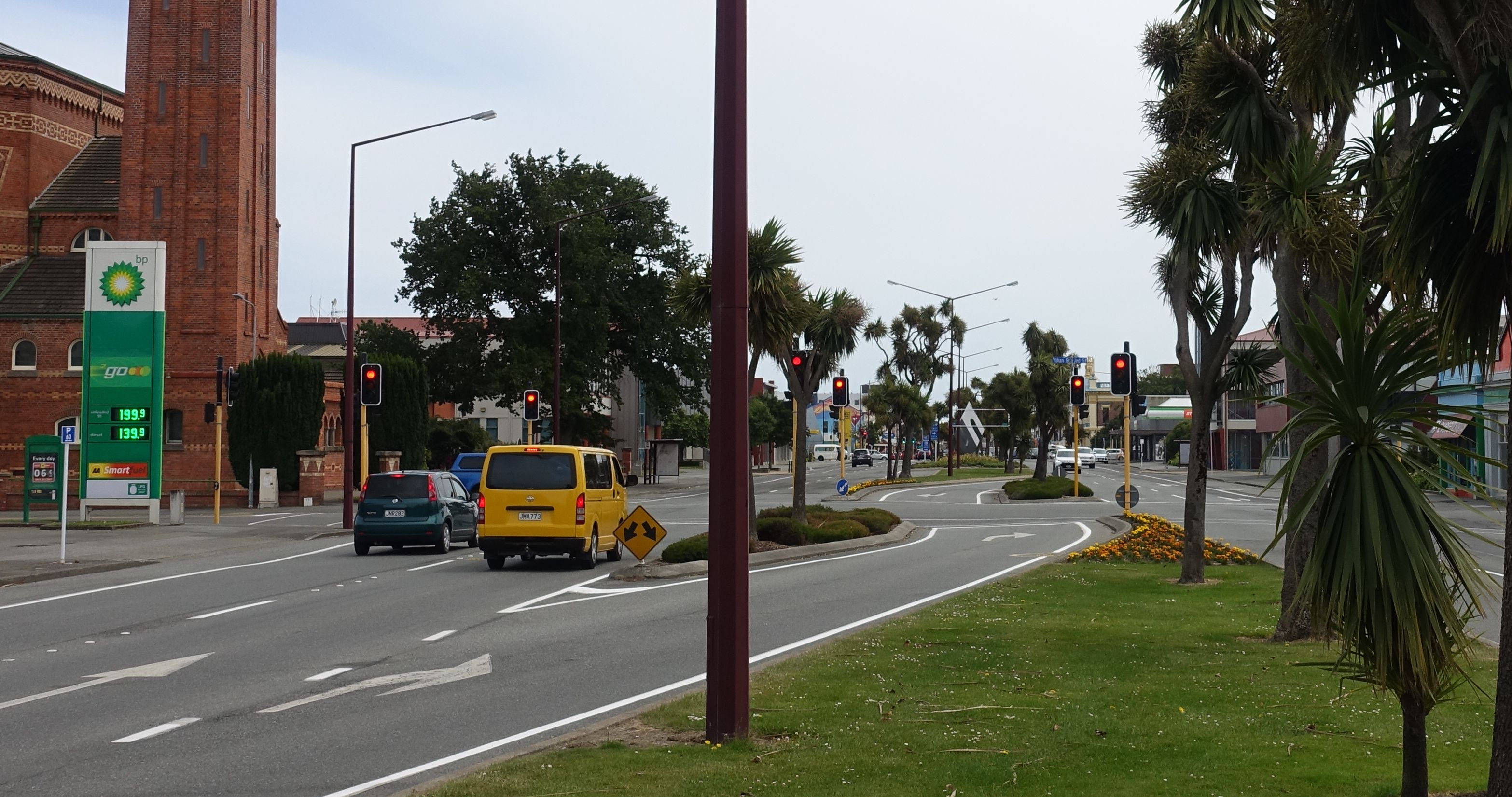 RT lane in solid median