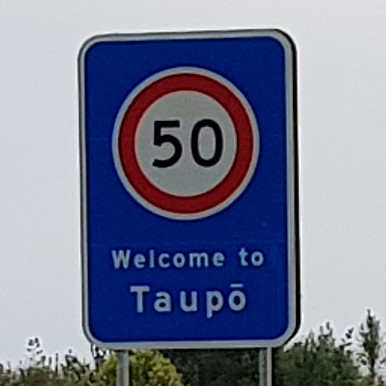 Welcome to Taupō road sign